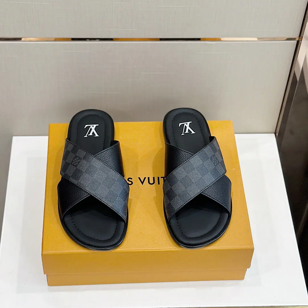 LVLouis Vuitton.monogramCross-overs with a man's dick.-That's a big one. Soft-skinned cow leather., The classics of the Chen Monogram Pattern. The elegant shoe face is like a cross-brand letter., The skin of a cow and the true depth of a man's work are light and flexible.. Size:39-44(38.45 Do it.） That's a big one.