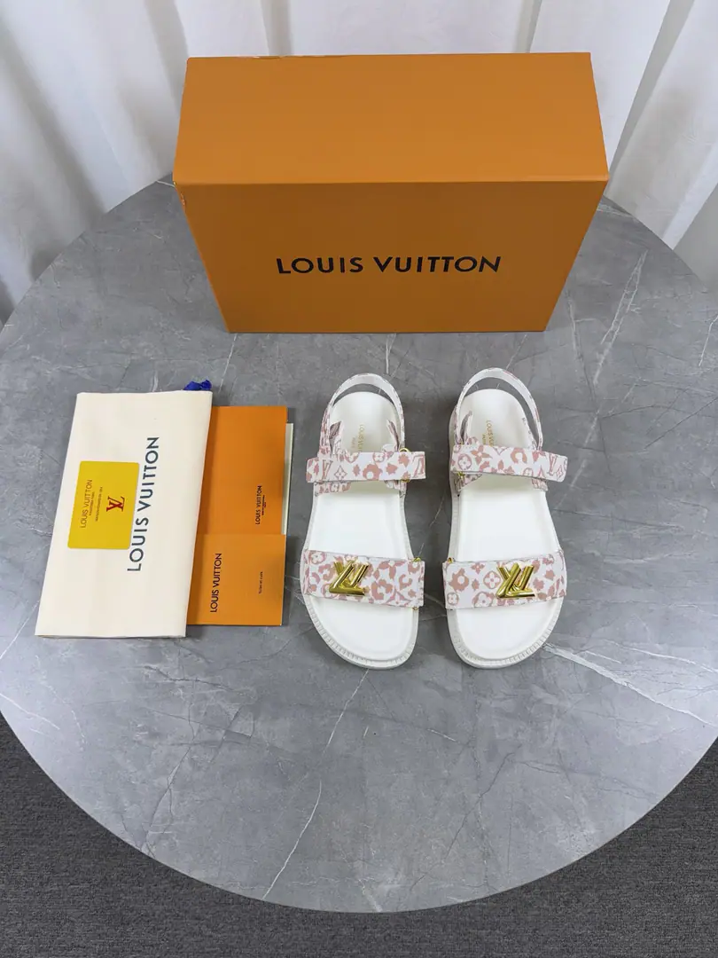 🌈LV | Louis Vuitton. 🧡💚2026Spring and summer. Top Version‼️Original unamended The owner of the counter is making a new payment. New sandal shoes. New hardware.🆕 ❥Requisition level！It's a great sense of excellence.！A huge amount of money from domestic and international bloggers., Old and fashionable. The upper toe blew up.！The boss's push.★ ━━━━━ ЅᏇєєt ━━━━━ ▪️Shoe.: Original Skin ▪️Uchi.: Bulls. ▪️Otsumi!: RubberpuGroup high-end bottom ▪️Shoes.: 35-45（35-45Custom）Batch