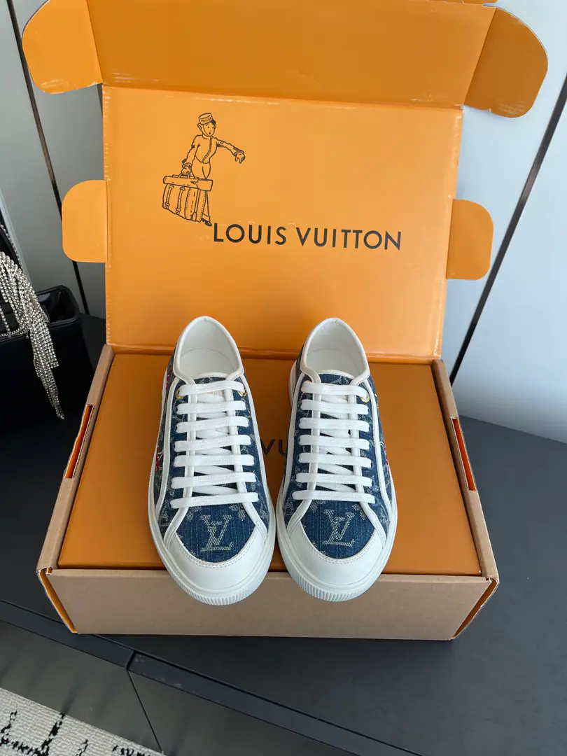 🏧𝐋𝐨𝐮𝐢𝐬 𝐕𝐮𝐢𝐭𝐭𝐨𝐧Louis Vuitton. New paragraph LV LagoonThe Danin Cowboy Series, old-time sails, skateboard shoes, leisure sneakers. Original purchase development for sale Whole pair of shoes.ZpDevelop and build, All Custom Materials The only one who can be a big shot. Codes: 35-41（40 41Make a reservation.）
