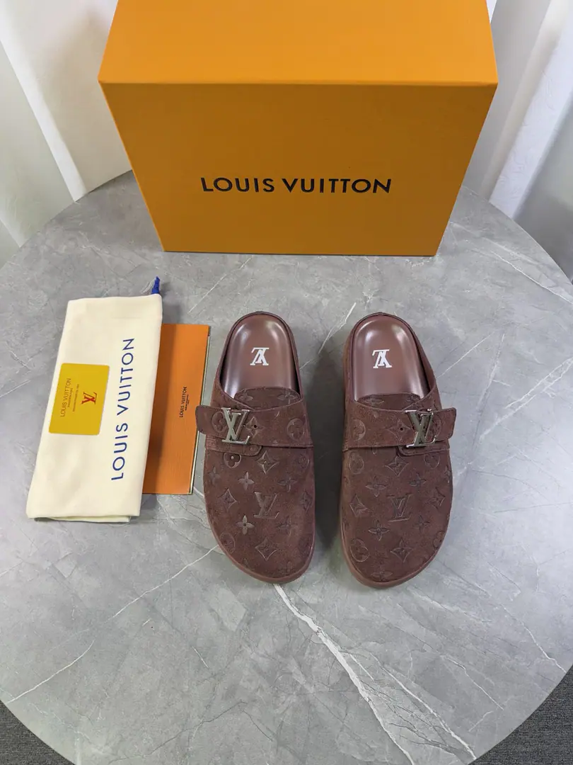 👱 Series slippers Half bag tow. louisvuitt…on fw. new arrival～ L…v aspen Water table slippers LHome.2026Spring-Hippaken slippers.🆕New Classicmonogram Bulb material from the bottom, The thicker floor is full of comfort.💯 Full gain.💯 The inside sheep. size 38-46（45 46No re-election.）