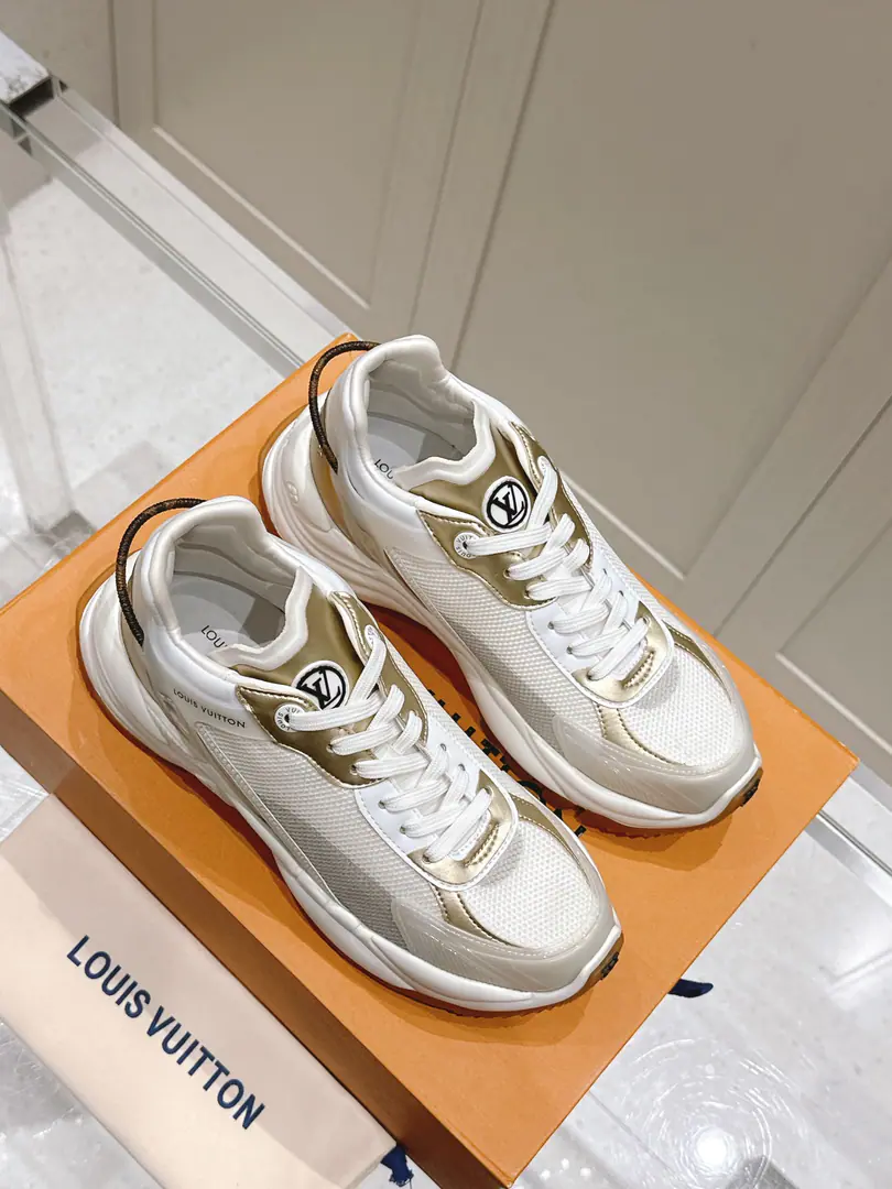🏧𝐋𝐕Louis Vuitton.LDonkey. Explosive.RUN 55 Couples' sneakers. Network Flowers. Four leaf grass. Leisure SneakerRun-shoes. Dad's shoes.. Original procurement development Make the goods. Paragraph Run 55 The sneakers return to the new season., ♪ Putting together technology and leather ♪, Accomplishment-friendly urban configuration. Sides a little different. Monogram Flower pattern. The inspiration to re-exploit classic running shoes with a thick rubber bottom., To be comfortable and bounce back.. Fabulous.: Original custom-made imported cattle leather material Uchi.: In a high-pressure air-discharge network. Otsumi!: I'm the only one who's got a role model.TPU+PUBottom of Group Couple money.35-45