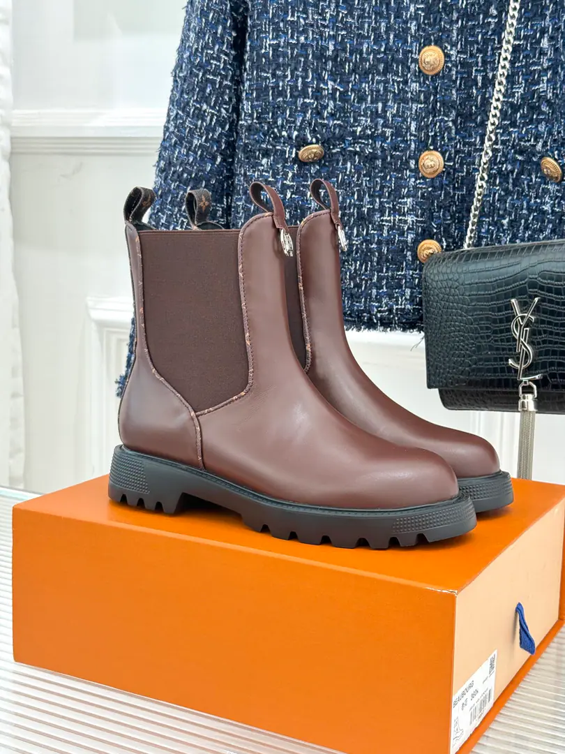 🏧𝐋𝐕The old Chelsea Chelsea., Big star shows a new Martin boots.. It's a lot of fashion., The upper foot is comfortable. The Louis Vuitton logo., Atmospheric gas. Fabulous.: Original import of calf skin Uchi.: Lamb skin. I'm comfortable with air. Otsumi!: TPUOriginal version to open Codes: 35-40 [40/41Do it.]