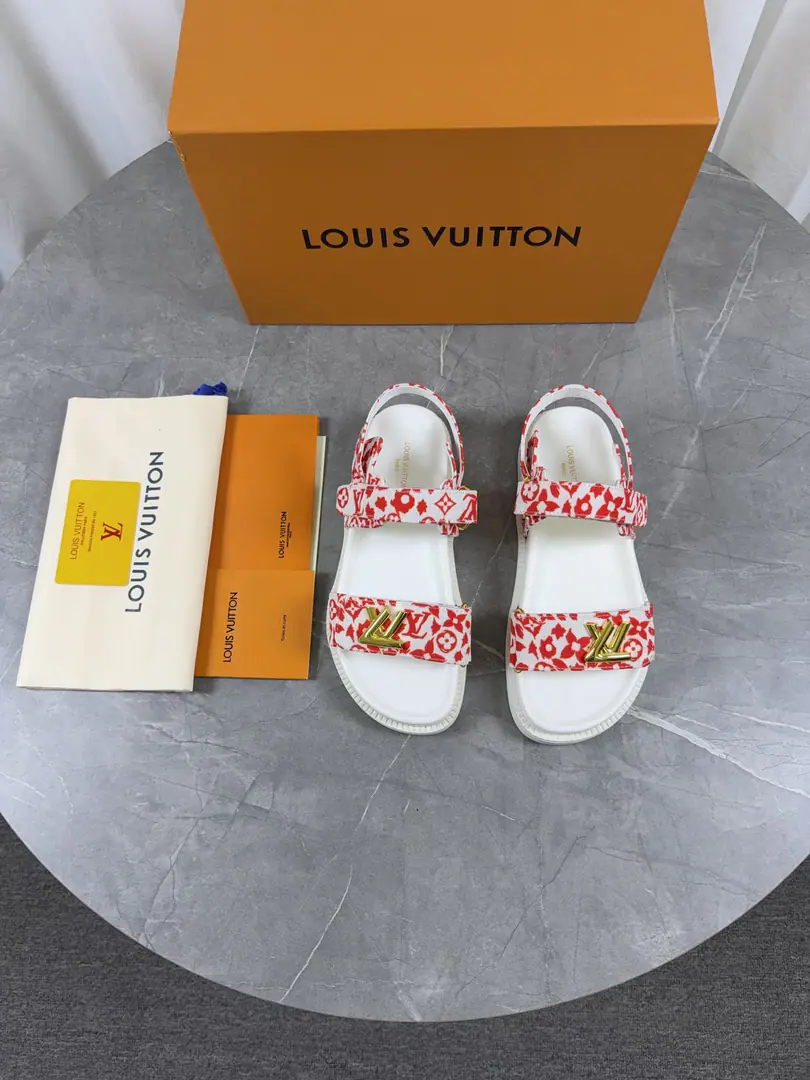 🌈LV | Louis Vuitton. 🧡💚2026Spring and summer. Top Version‼️Original unamended The owner of the counter is making a new payment. New sandal shoes. New hardware.🆕 ❥Requisition level！It's a great sense of excellence.！A huge amount of money from domestic and international bloggers., Old and fashionable. The upper toe blew up.！The boss's push.★ ━━━━━ ЅᏇєєt ━━━━━ ▪️Shoe.: Original Skin ▪️Uchi.: Bulls. ▪️Otsumi!: RubberpuGroup high-end bottom ▪️Shoes.: 35-45（35-45Custom）Batch