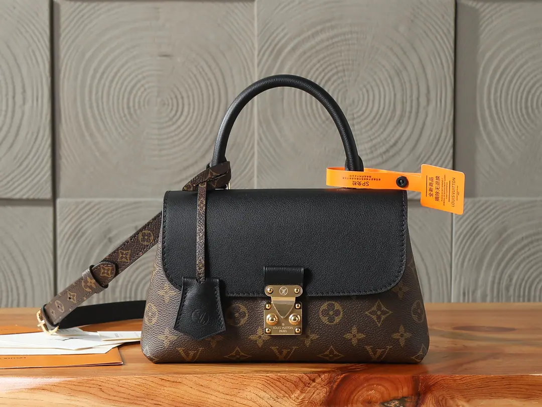P【 C01Dynamic chip】‼️Top First List, Enhanced version‼️Madeleine BB The bag came from Monogram Series, A combination of practical and elegant savings with classic canvass.. Flip, The handle and the key bag are on the edge of the leather., ♪ Shining eyes ♪ S-lock The locks honor the brand collection.. Model: M27511 Dimensions: 24.5 x 16 x 8 centimetres (Length x High x Kuan)