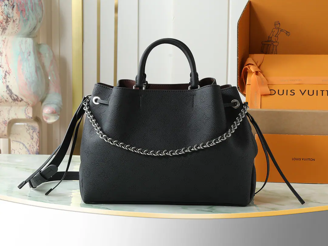 【Top First List It's so exclusive.】M59200 Black Bella Tote Handbags soft, flowers piercing pear., It's mild and it's falling., A chain of jewelry.. A full-sized inner layer., To meet daily travel requirements, It's a motten thing to put on a casual dress.. Dimensions: 32 x 23 x 13 centimetres