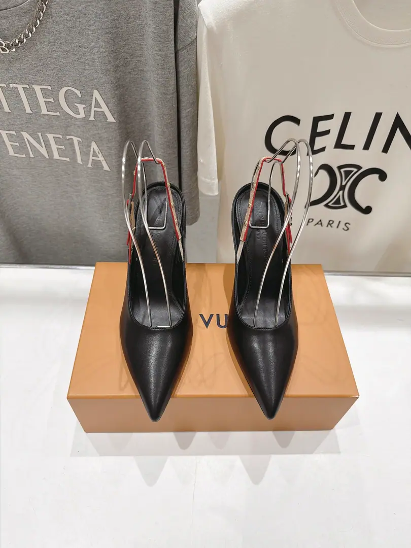 🏧𝐋𝐨𝐮𝐢𝐬 𝐕𝐮𝐢𝐭𝐭𝐨𝐧 LVThe new donkeys have high heels and sandals in the back of their head in summer. It's a little bit simple., The high-level is full., - With grace.～Nice foot., The most powerful of all.💃🏽 ✔Shoe.: Imported cattle skin ✔Uchi.: In the sheep's skin. ✔He's tall.: 9.5cm ✔Otsumi!: Italian imports are so thick. ✔Codes: 35-41 （40.41Make a reservation.）