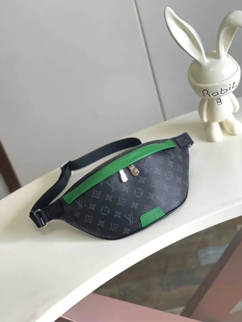 【Outside Haiwon‬Single A home of the truth.‬Shoot.】Half Steel ChipM25924Green It's so exclusive. ThisDiscovery - The waist bag. From Monogram Eclipse The canvas is made., A combination of leisure fashion and modern functionality. It's a pattern that fits the principles of human engineering., With a remixable band, It's a little bit of a slob., Or hang it on your shoulder or on your chest.. The front and back are with zippers., Accessible cell phones, Cards and keys.. Dimensions: 44 x 15 x 9 xerox