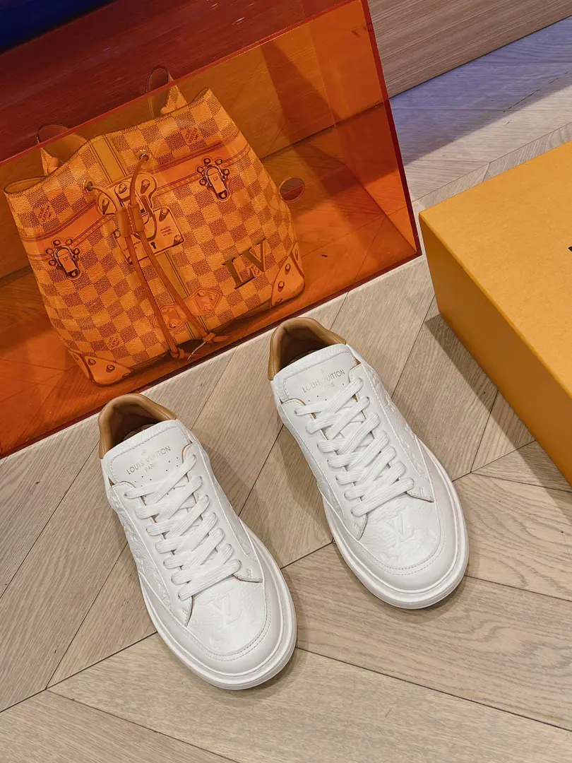 🐼🐼 Men LV 2023New paragraph I'm gonna raise my little white shoes. 3D Print Largelogo Colour tail Colored shoelaces. ♪ And bring all the colors of the autumn ♪！Skins of a stump., pu- The bubble.！ Codes: 39-45 （Only men.）