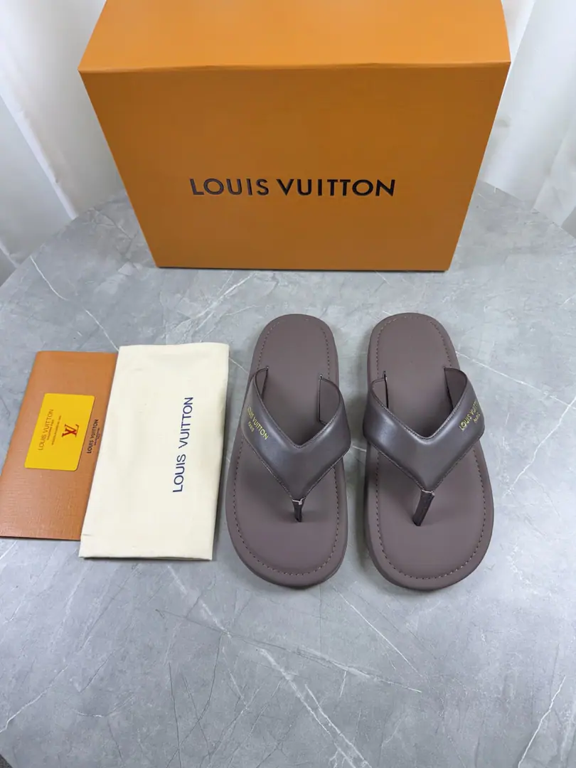🌈LV | Louis Vuitton. ²⁰²³ 𝐬𝐬 🧡💚2026Spring and summer. Top Version‼️Original unamended The owner of the counter is making a new payment. Bread slippers. New hardware.🆕 ❥Requisition level！It's a great sense of excellence.！A huge amount of money from domestic and international bloggers., Old and fashionable. The upper toe blew up.！The boss's push.★ ━━━━━ ЅᏇєєt ━━━━━ ▪️Shoe.: Original-made cow-coloured fabric ▪️Uchi.: In sheep. ▪️Otsumi!: Rubber bubbles are high-end, deep-ground. ▪️Shoes.: 38-47（46-47Custom without re-offer）Batch