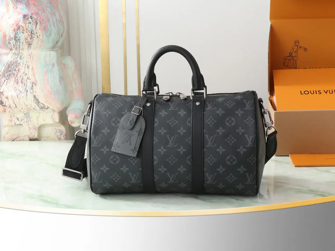 【Top First List It's so exclusive.】M46655Black flower. Chip Enhancement Travel bag series Keepall 35Travel bag By a brand new symbol Monogram Eclipse The canvas is made.. From1930Since, KeepallThe packs have been around the world with generations of travellers.. This new travel bag is equipped with a few comfortable leather handles for a free slashed belt and a bright hanger., A companionship for short journeys.. The sideband and the top of the leather handles are the classics. Keepal Travel bag design, Dismantled and regulated fabric sundries can be easily stubble or slashed. Volume City Keepal A little more eggplant in the handbag., size: 35×21×6cm.
