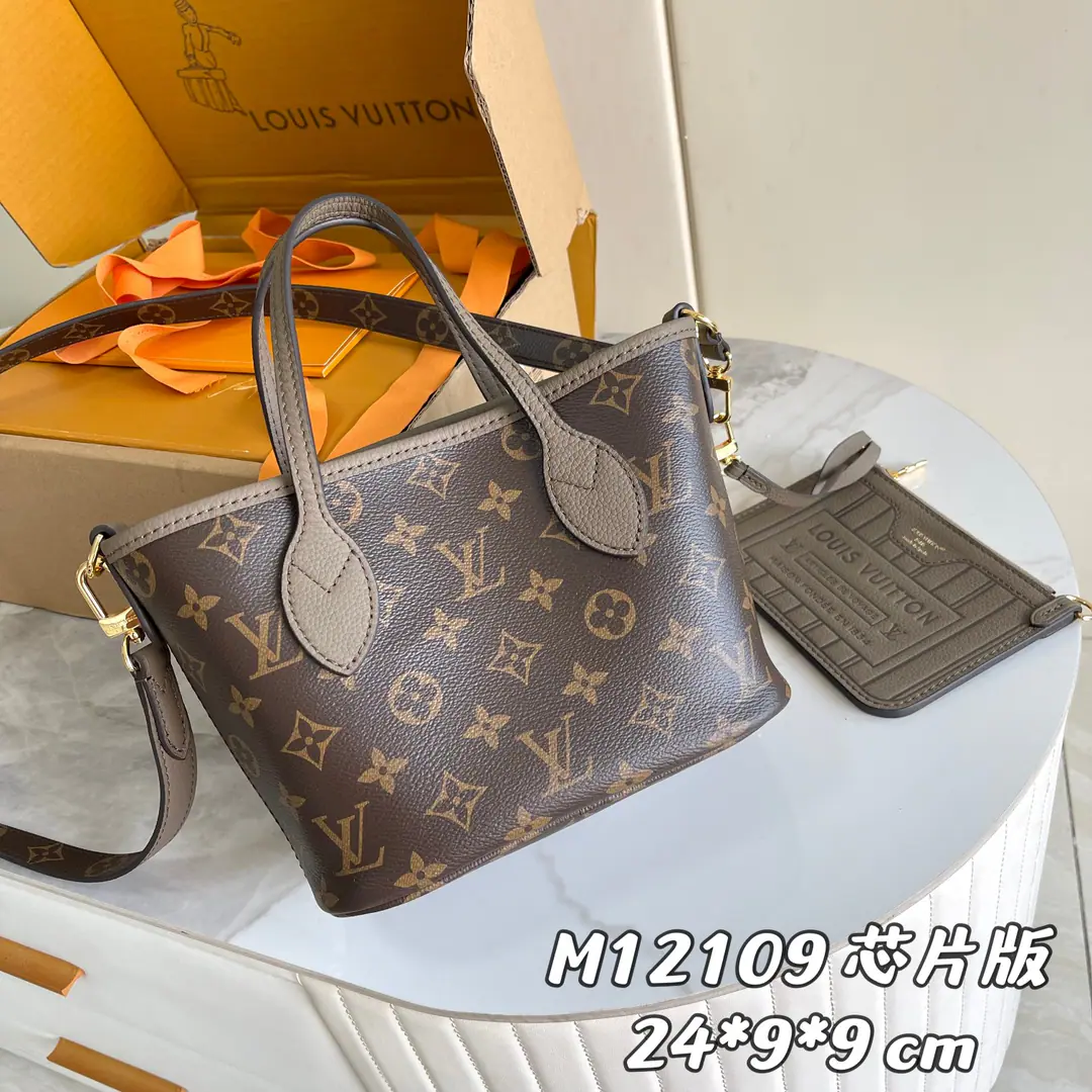 【 C01 Chip version】 Internal pricesP Paragraph: M12109Small Original List Enhancement💪【I'm taking a background picture.】Paragraph🔥Double-sided available It's a legend.NeverfullBBHandbag.: Always able to satisfy the needs of your opponent's bags.. It's big, but it's not heavy., It's a little inclusive and soft., You can go home.. Tie the sides., Now become a fashionable city bag.. Untie the strap., And then it became a very special and practical handbag.. A thin leather handle is a good one to carry., And you can hold it in your arms.. This paragraph is shown here as Damier Azur The canvas is made.. Dimensions: 24x19x9cm