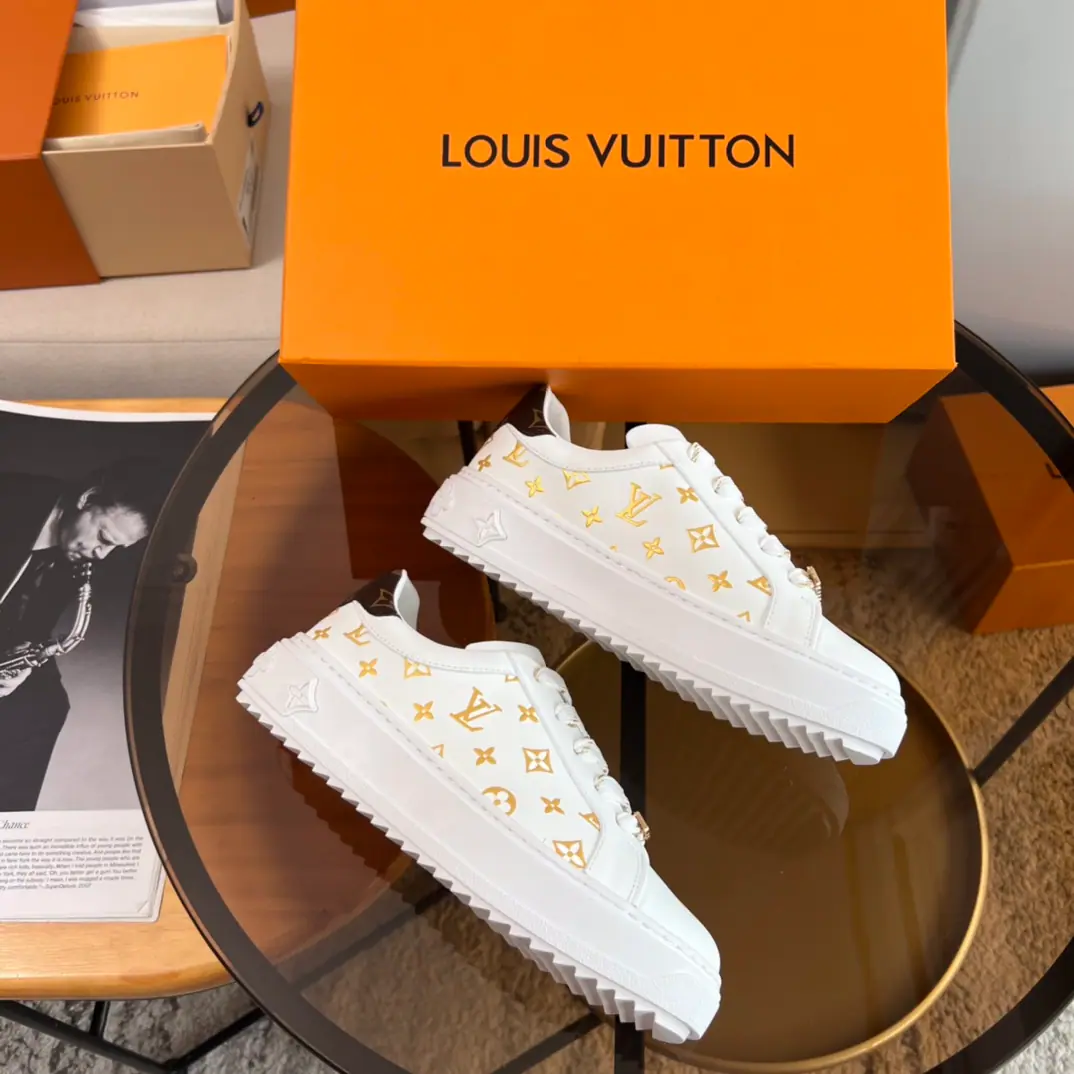LVA pair of fairy-shoes will conquer.~ A nice, beautiful, clean pair of white shoes.~ Yeah. It's so simple., This way. Ewey's a little...~Cavay's little white shoes. I felt a little bit more of a girl on my upper foot., Ha ha!, And... Design shoe-faced sculptor The drill is full of high-end., After And design details., That's it.⊙⊙ The network is out of stock., Come to my house and fly straight now. High-end quality, After the sale,. size35~39 Men39-44