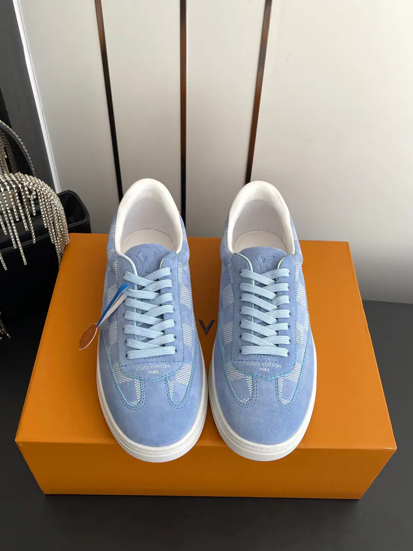 🏧𝐋𝐨𝐮𝐢𝐬 𝐕𝐮𝐢𝐭𝐭𝐨𝐧 Louis Vuitton. Latest Leisure Sports shoes - Skins. White rubber soles. Janey has a sense of understanding. Shoe face stamp.LV Monogram Full Details Dark design You can still increase up in comfort. Daily commute Leisure.OK There's a shoe tongue and a shoe cushion.LVMark Brand full.！With jeans or casual pants. Easy.getFashion street wind. Shoe face, skin.+The inside of the cow.+The original model of the rubber floor. Codes: 35-45（Women40.41/Men45.46Do it.）