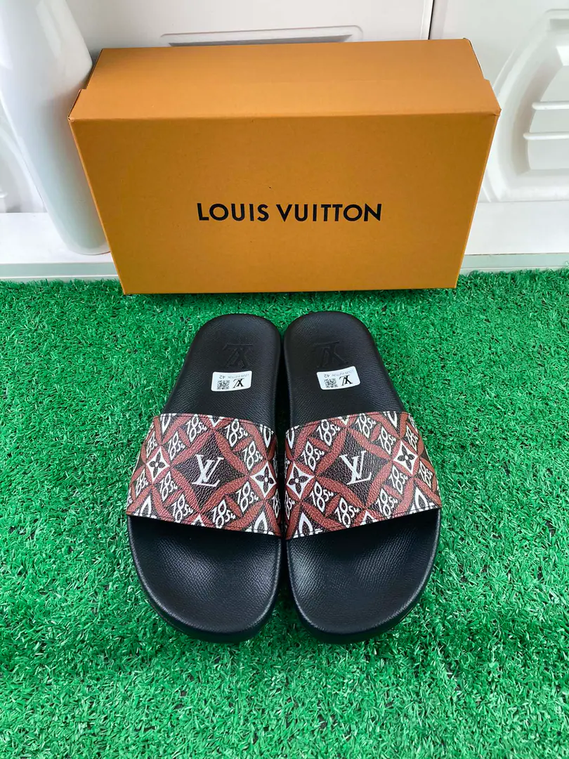 【Current】【LOUIS VUITON】2021Louis Vuitton's slippers., Original1.1Make a reservation., The classics of the cabinet.. Heat of shoes.logo, The top counter.logo, No details are missing. This slipper is a special hot spot. The material is made in parallel with the cabinet.. Colours: Multi-Currently Optional, To customize size:Female: 35/36/37/38/39/40/41/42 Men: 38/39/40/41/42/43/44/45/46