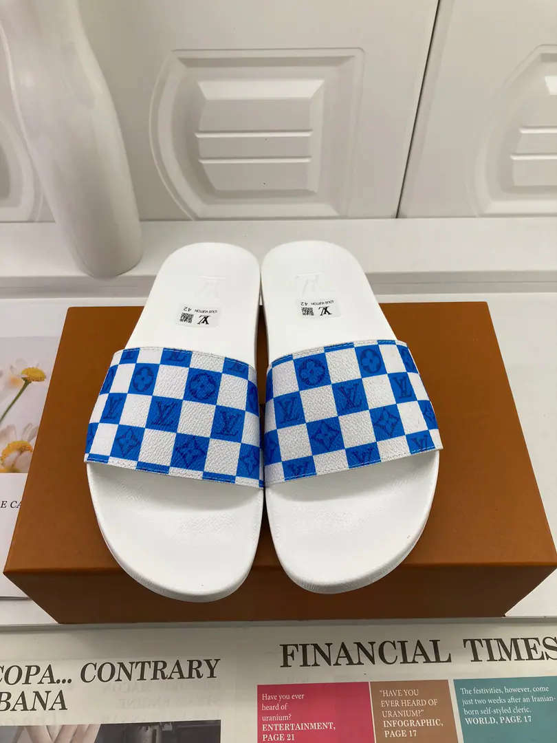 【LOUIS VUITON】2021Louis Vuitton's slippers., Original1.1Make a reservation., The classics of the cabinet.. Heat of shoes.logo, The top counter.logo, No details are missing. This slipper is a special hot spot. The material is made in parallel with the cabinet.. Colours: Multi-Currently Optional, To customize size:Female: 35/36/37/38/39/40/41/42 Men: 38/39/40/41/42/43/44/45/46