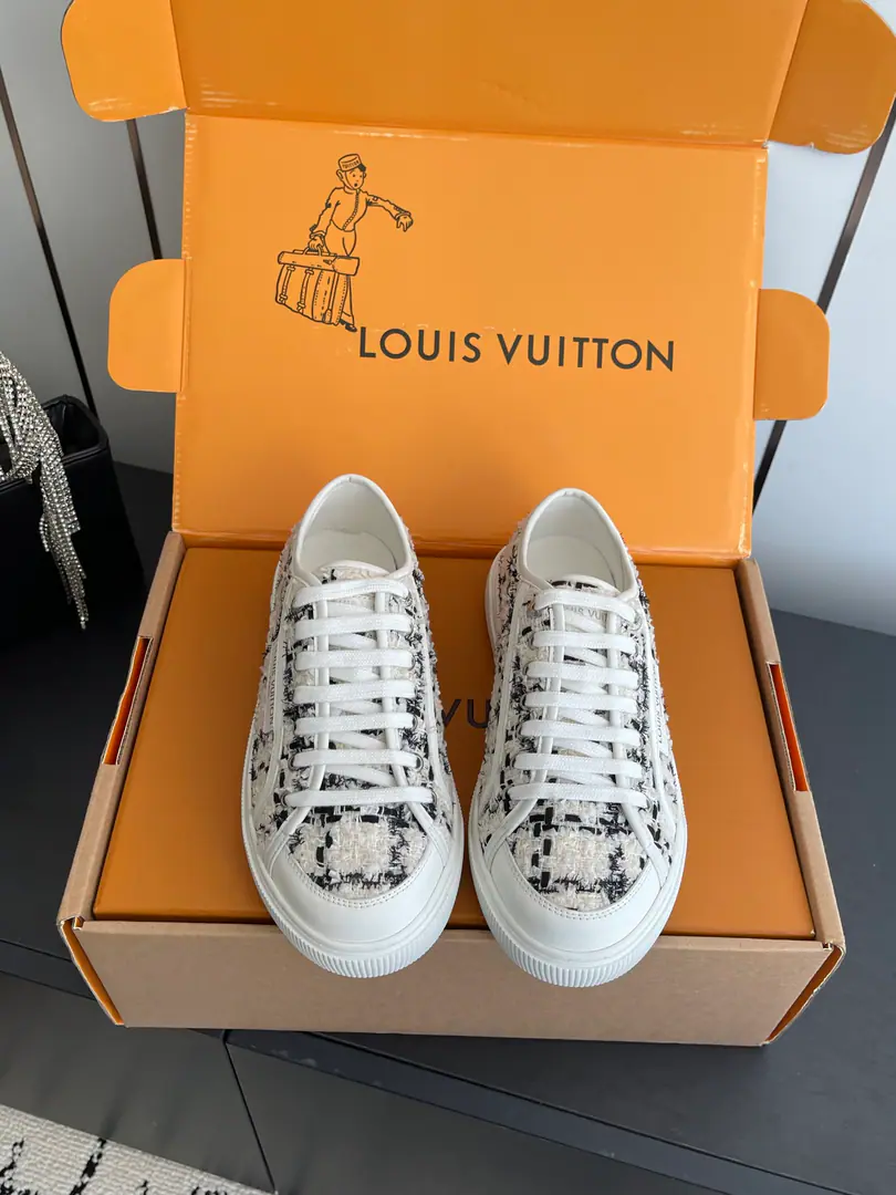 🏧𝐋𝐨𝐮𝐢𝐬 𝐕𝐮𝐢𝐭𝐭𝐨𝐧Louis Vuitton. New paragraph LV LagoonThe Danin Cowboy Series, old-time sails, skateboard shoes, leisure sneakers. Original purchase development for sale Whole pair of shoes.ZpDevelop and build, All Custom Materials The only one who can be a big shot. Codes: 35-41（40 41Make a reservation.）