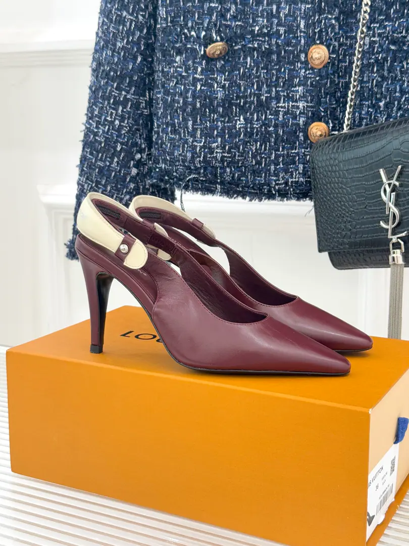 🏧𝐋𝐕The new ass. The old flower has a little cat and sandals behind her. Top-level repeat high-end quality Facework customized leather with original The insides are all sheep's skin. Italian imports are so thick. He's tall.8cm, 5cm, Flat Size35-41 [40.41Custom]