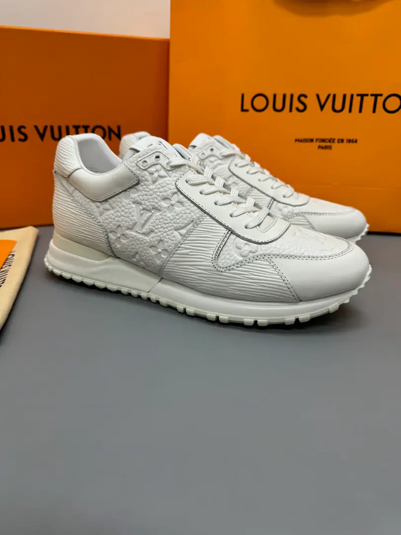 Top Version New paragraphlouis vuitton Louis Weyden Synchronizes Classic men's shoes., The original one-to-one is a good one., The entity sells the money. Fabulous.:Head-decked cow skin.+The original brand, the old flower.+Airnets. Uchi.:In the top of the cow's skin. Otsumi!:Original Group Bottom He's tall.: Bottom2cm Internal3cmComfortable shoes. Codes:39-45（38 46Custom without re-offer)Full package
