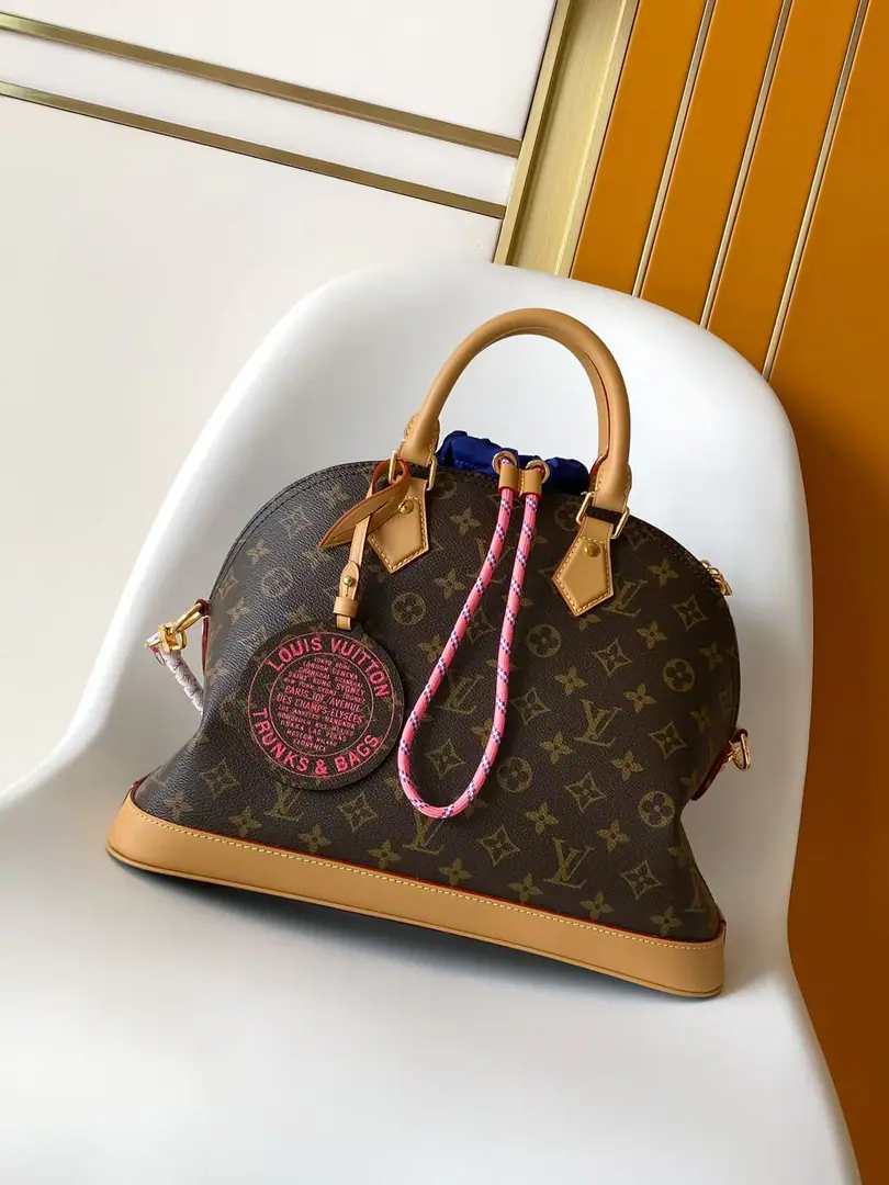 M27327 Paragraph Alma Soft The middle handbag came from Paris À Vélo Series, I'm a sports artist and a craftsman.. Marker Monogram The canvas is all tied up with the nylon pull ropes and the bag., The element of a ballistic rope releases vitality., Inspired by the bike back seat tie.. Don't make a contour of circle hanging, To Louis Vuitton's boxing tradition.. It's the right size to take care of what you need., You can also install flatboard computers. Dimensions:37 x 28 x 13.5 (centimetres) ((Long x High x Kuan)