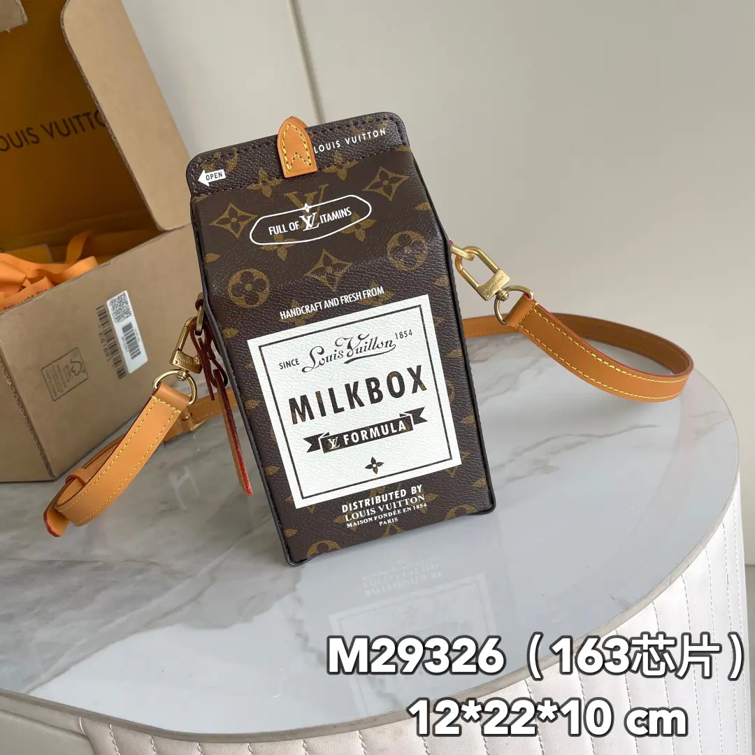 【 C01 Chip version】 Internal pricesP Paragraph: M29326 Original List Enhancement💪【I'm taking a background picture.】Paragraph Milk The bag shows a creative display of classic American milk boxes., By Monogram The canvass build bricks., Matchable shoulder belts and nameplates, Both use cattle leather and can be disassembled., Make a companion for modern travellers.. Dimensions:12 x 22 x 10 (centimetres) ((Long x High x Kuan)
