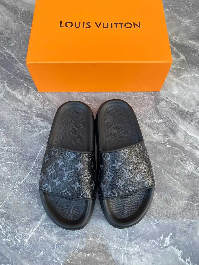High Version 【LVLouis Vuitton.】🔍Requisitions🇮🇹The Roadside guy's got a couple slippers. Synchronize cabinets Shoes under the sole.: The original plant is used for the original base., It's super comfortable to be a sole-acting base., The original factory and the single., 🔍🔍Upgrade. Codes 36-46..【47.48You can make a reservation.】