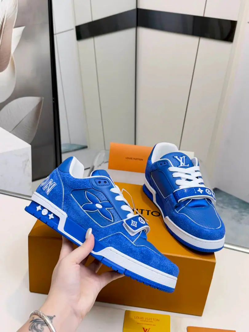 Plant price LV Skate Ice-blue-net skateboard shoes.｜Spring and summer, Qingxin, the luxuries shoe pole. 1.Total milk and white+A light blue impact design., ♪ The sight is so soft ♪, Both men and women can handle it.. Shoe face blends with top-story smooth cow skin., Particle pressure tan., The beehives are three types of material., The layers are so rich that they can get the heat out.. The four-mungsted-square-square-species rubber is a series of iconic designs., Process solid stereo. 2.The thicker sponge shoe is wrapped in comfort and no foot., Coarse saliva straps reinforce street attributes. Quadratic rubber with branded flower tattoos, A combination of face value and shock-resilient effect, The deep-tooth line is smooth-proof., A combination of skateboarding and daily commute.. 3.The colored ones don't come easy to break., It fits most of the leisure style., It's not too much to say., The details are all over the place.LVHigh-end shoe manufacturing process, It's a spring and summer shoe.. 4.Packaging: Full package 5.Codes: Couple money.35-45Code
