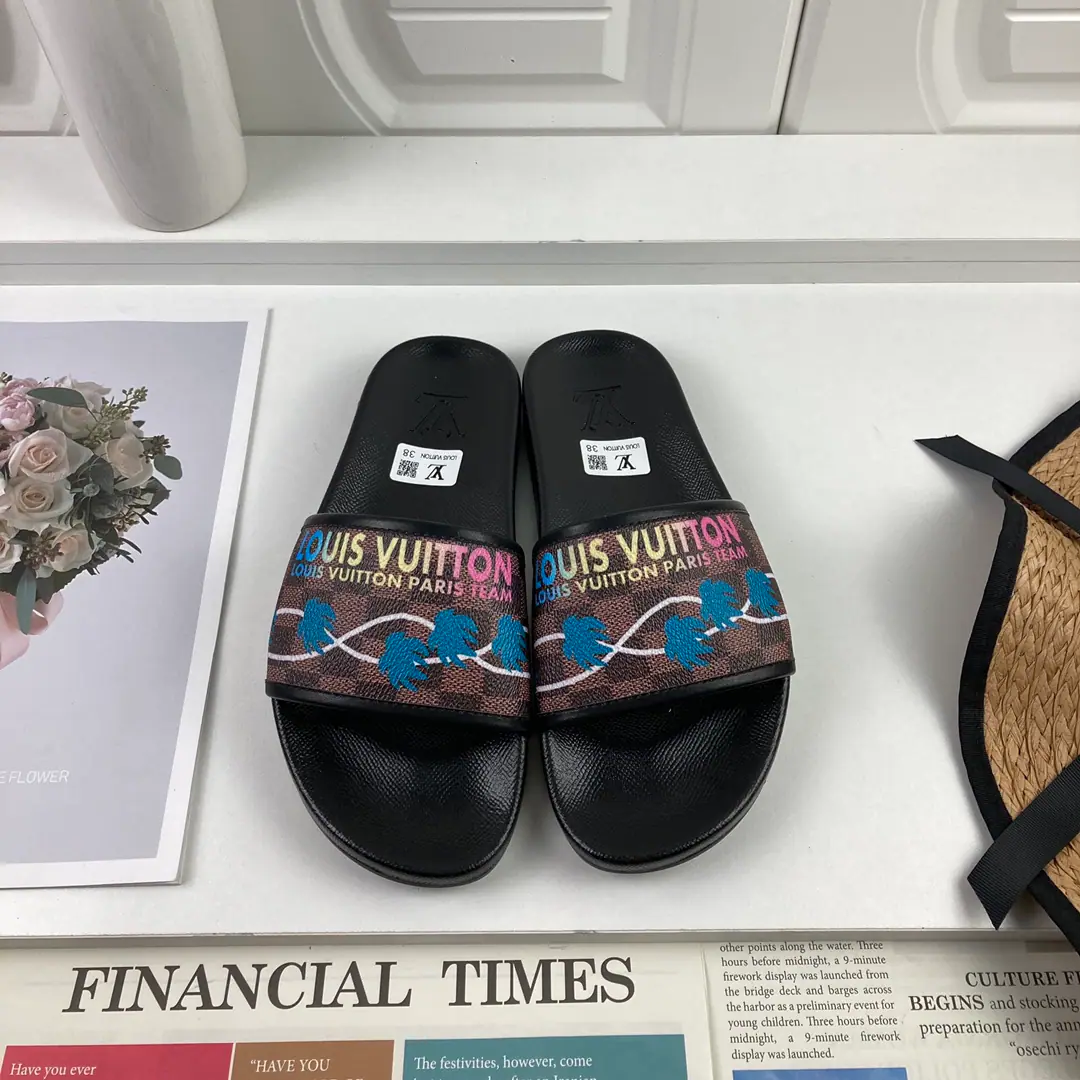 【LOUIS VUITON】2021Louis Vuitton's slippers., Original1.1Make a reservation., The classics of the cabinet.. Heat of shoes.logo, The top counter.logo, No details are missing. This slipper is a special hot spot. The material is made in parallel with the cabinet.. Colours: Multi-Currently Optional, To customize size:Female: 35/36/37/38/39/40/41/42 Men: 38/39/40/41/42/43/44/45/46