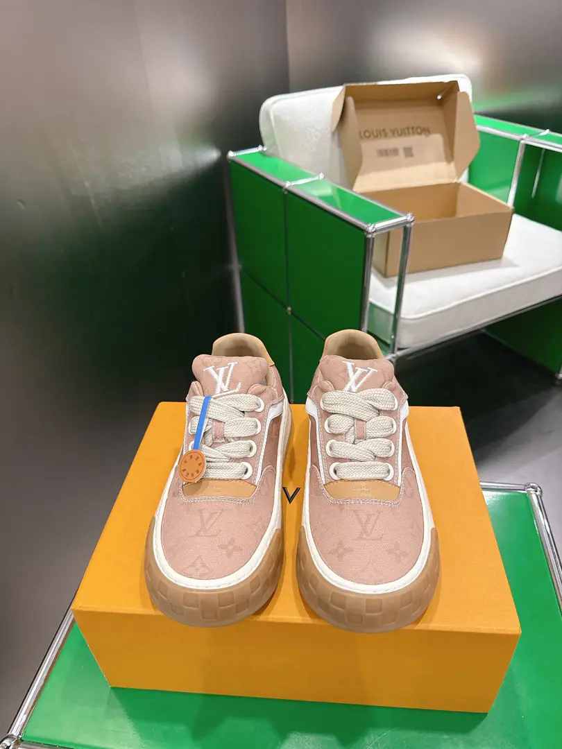 （k )LV Louis Vuitton.TILTED Sports shoes - Tetsu. Leisure shoes.‼️ IV Tilted I'll bring you a new shoe., Activation00The style of skateboarding., Add another standing option to the everyday pattern. Louis Vuitton. Monogram Patterns and Damier The classics of the glyphs.. A soft shape provides comfort to the feet., Don't make any more symphony with embroidery and the sculpturing.. Codes: 35-45