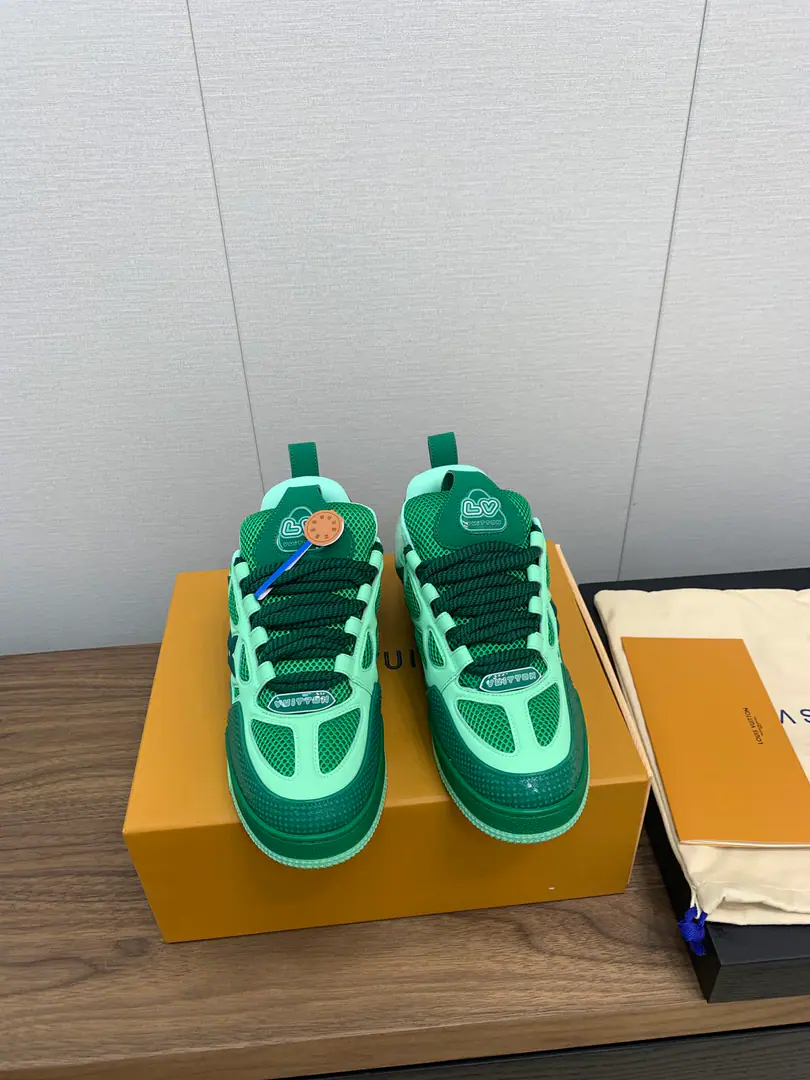 Louis Vuiton🍀 🍀 LV SkateA series of bread shoes.-Skis.-Basketball shoes.-Leisure sports shoes Top Version🔝Original purchase development for sale👍🏻[Fireworks]LV Skate The ViewProfessional skateboarding., It's been going on.90The big ones.. The designers added the stylish element., Like open-faced shoes and tongues and direction.Axion, esandDCThe strap of honor.. This one.LVSK8The sneakers are different from the typical skateboard shoes., It's made of cowbucks., WithTPUArranged andMonogramTexture. And finally..., And on his heels and his tongue.logoAnd the side flower pattern.. Fabulous.:Original customized head-level cattle skin+Airnet. Uchi.:The original imported air network. Codes:Women35-40 Men39-45 （Men38.46Custom No re-election.） Plant