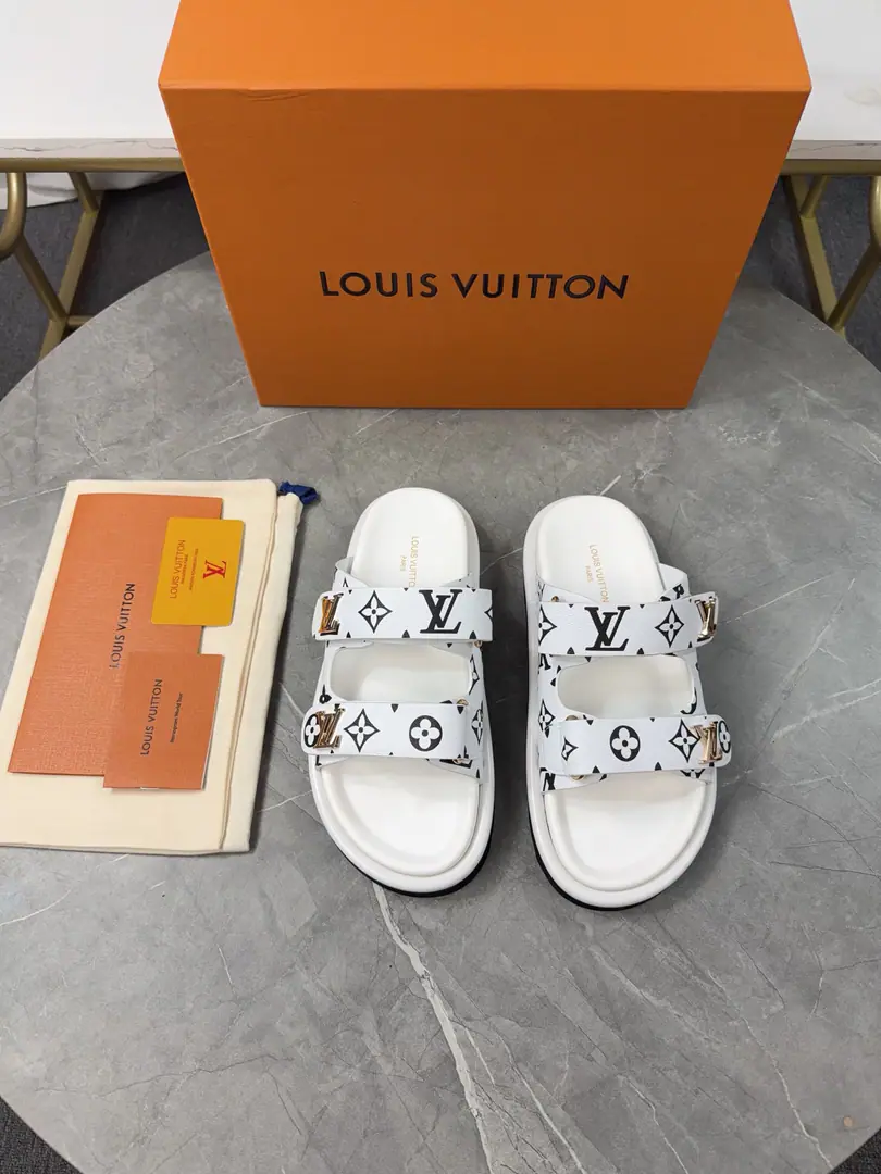 🌈LV | Louis Vuitton. ²⁰²³ 𝐬𝐬 🧡💚2025Spring and summer. Top Version‼️Original unamended The owner of the counter is making a new payment. Straw slippers New hardware.🆕 ❥Requisition level！It's a great sense of excellence.！A huge amount of money from domestic and international bloggers., Old and fashionable. The upper toe blew up.！The boss's push.★ ━━━━━ ЅᏇєєt ━━━━━ ▪️Shoe.: Original-made cow-coloured fabric ▪️Uchi.: Bulls. ▪️Otsumi!: Rubber high end base ▪️Shoes.: 35-46（46-45Custom without re-offer）Batch