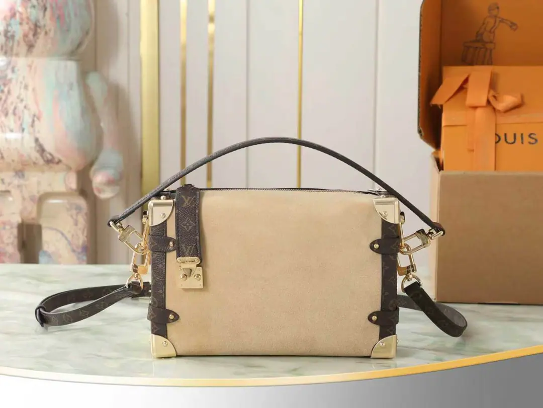 【Top First List It's so exclusive.】M2a Special edition of the Back to School Season Side Trunk MM Using luxury, leather., Shows the classic Nova colours. The modern design is symbolic. Monogram The canvas., And a little gold-covered with a little bit of a... S Shape buttons, To Louis Vuitton's long-standing legacy.. Dismantled slant straps offer you a variety of matching options.. 23.5 x 16 x 8.5 centimetres （Long × High × Kuan）