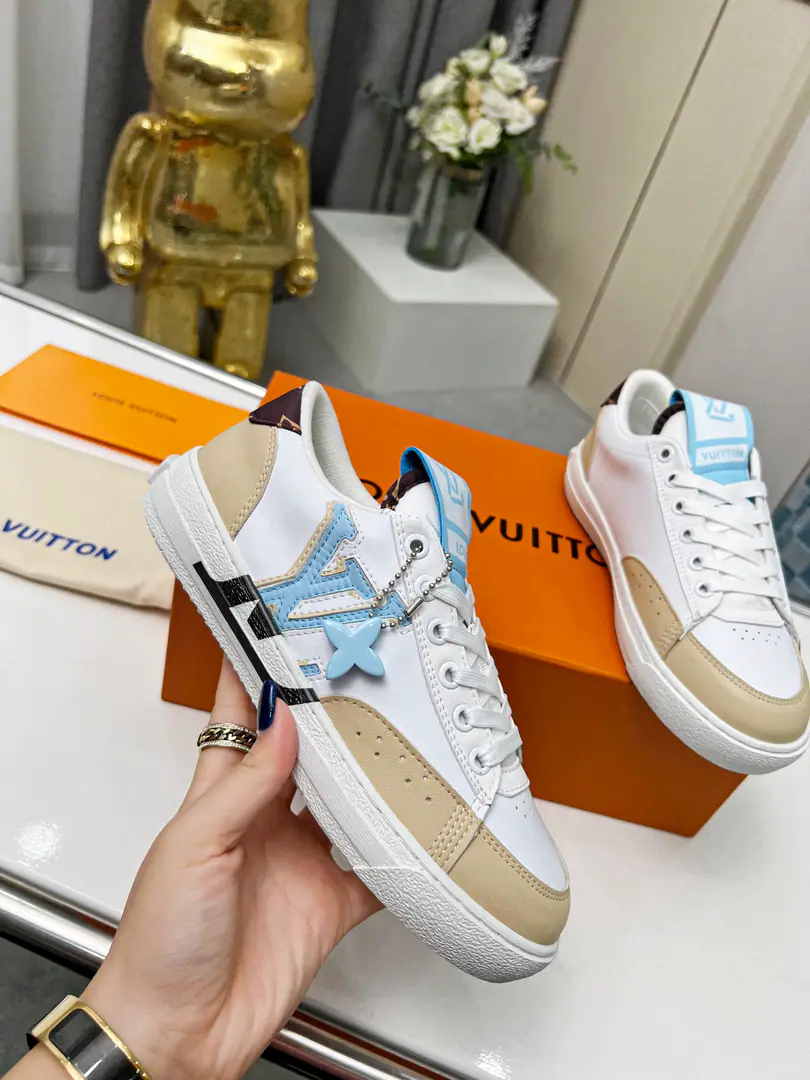 New Color LV Charlie Sports shoes are being introduced in China, Sustainable material consumption ratio reached 90%. Sides to say the big word. LV Letter, Monogram Garage dot back., Monogram Flowers fall on shoelaces.. Female size35-41, Men38-45