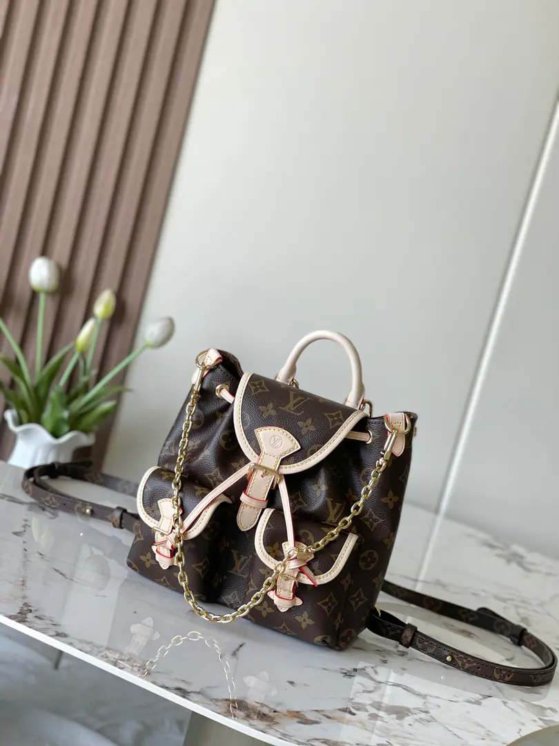 Paragraph46932Old flower, you're a shoulder bag. Top steel single-and-half steel hardware c01Chip ​ This is a very practical and very useful one. Excursion Use small packs Monogram The canvas., With leather edges., ♪ Walking by the wind ♪. Main partition uses a adjustable slider opening, There's two button pockets on the front.. Except for the top handle., And a chain., Free to switch back to port.. 21.0 x 23.0 x 10.0 centimetres (Long x High x Kuan)