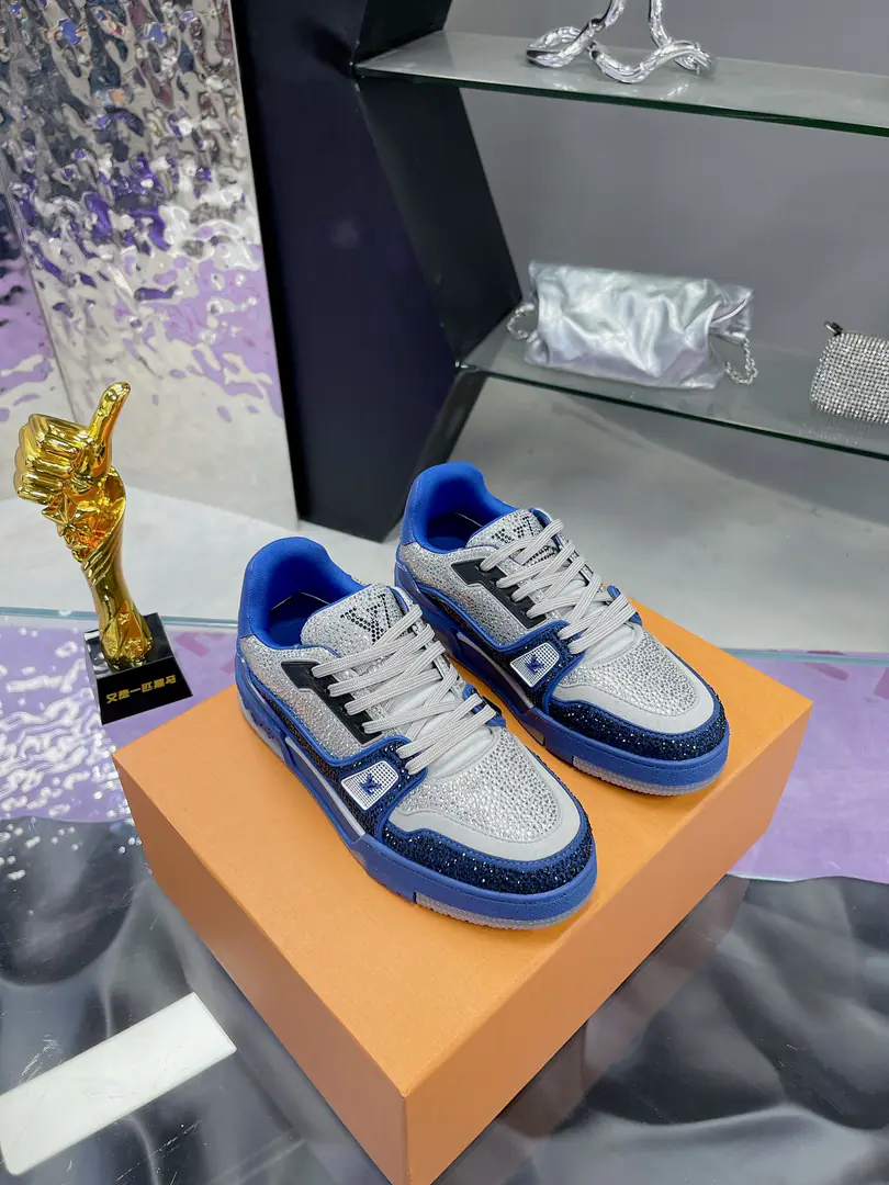 Plant LvNew Colour The drill won't drop.（Drilling.） Original development Quality out. Welcome to the comparison. ❥❥❥❥❥❥LVShoes Series LV Trainer MaxiThe sneakers bring in the loose contour of the dress series.VirgilAblohIn the pen.LVTrainerSports shoe design, The skin of the cow and the face of the skin, the fabric and the laces., And with a bunch of beads, you can see the classics.. LVLetters with shoe tongues, MonogramFlowers are outside.. Mixed Materials It's made of top-deep cow skin., Import custom-made cowboy cloth packages, Coarse shoe tie-tape design, Sideband Monogram Big stamp., Shoe tongue and back heel.”lv 54“Emblems., There's a rubber coat. Monogram Flowers., The cotton in the web., Comfortableness is as great as ever., The legacy of the good., Quality is paramount., Worth it.！ Codes: Female35-40 Men39-44（45I'll make sure I don't change it.） ♡Full package with original gift box
