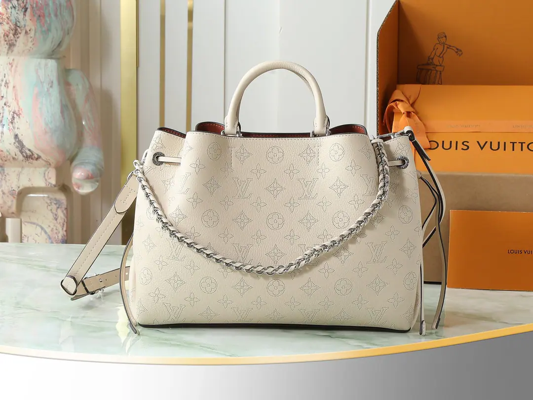 【Top First List, It's so exclusive.】M59203Mibai. Whole-skin shopping bag series M59200 Paragraph Bella Tote Handbags are so smart as to combine the design essence of the bucket bag with the Tot bag.. Soft, and engraved leather, it's a wrinkled and dreary work., The chain of jewelry., To give a little bit of a hand to the day.. Dimensions32 x 23 x 13 centimetres(Length x High x Kuan)