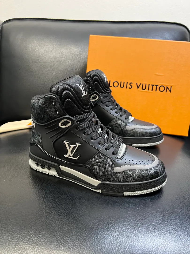 Lv High Quality Top-level craft Louis Vuitton., Synchronize cabinets, Italian imports of shoes, High-quality, multi-coloured, complex crafts., The imported water-tied cattle mat net is soft and comfortable., Shoes under the sole.: The original plant is used for the original base., TPUIt's super comfortable to be a sole-acting base., The original factory and the single., Welcome to the comparison., Codes 38-44 （Make a reservation.45 ）