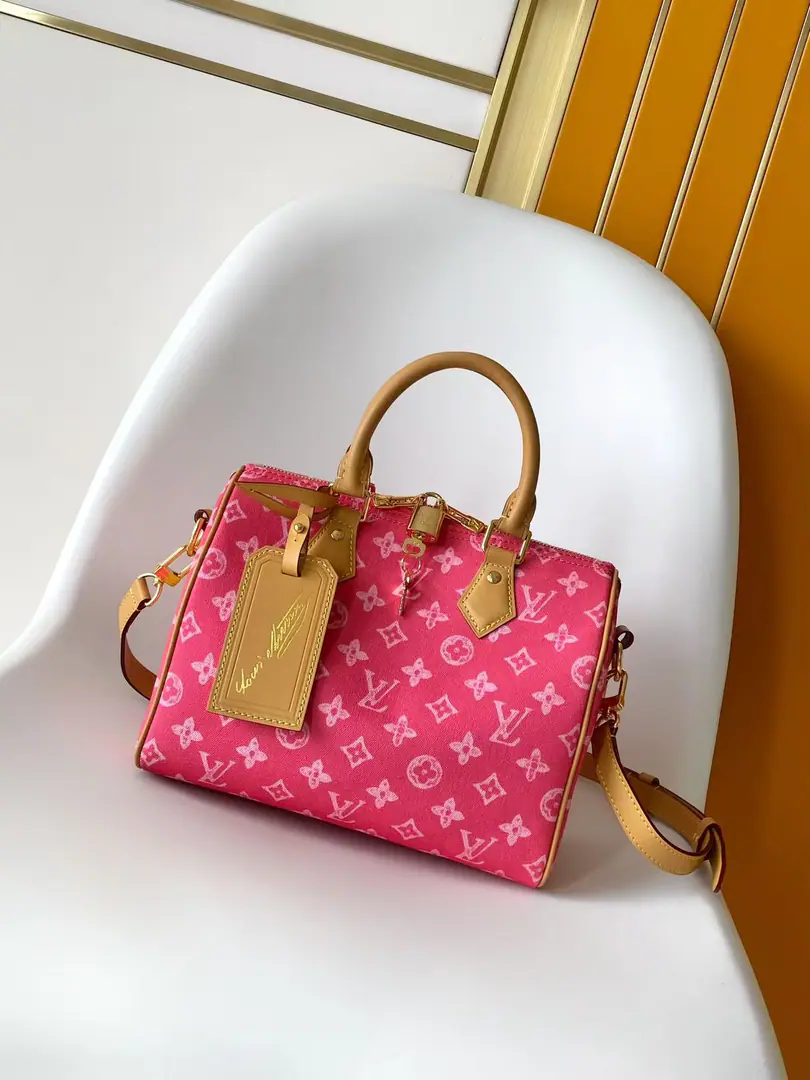 Top plant.【Sac Speedy Bandoulière 25Handbag.】 m27528 Red.（Colour PVC） This one.Speedy Bandoulière 25♪ The model is ♪Monogram OrigineThe canvas recreated itself., It's a retro-intelligence version of the landmark Louis Widden., Will2026♪ Celebrate it ♪ Anniversary. This version has a bright pink fragrance., It's skating from a smooth cattle strap and anniversaries address.. It's compact., It's perfect for daily use., There's a flat pocket with the necessary supplies inside.. Dimensions: 25x19x15centimetres