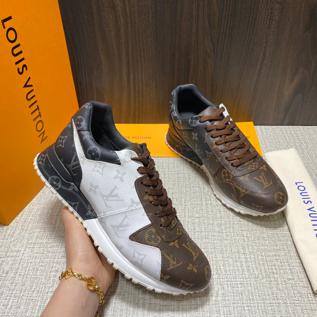 Top Version RUN AWAY Men's sneakers.. Take the essence of the classic running shoes., Create a symbol Run Away Sports shoes Shoes face is original. Monogram The canvas flower. Black White Cow! /Ash Collapse Color Classic pop element. The combination of the technology rubber surface and the hand-blowing skin., More. L*The old letter is running through the whole shoe. The back and back.logoMarking The hides of the cattle inside. "Inheritance of the pelvis." It's perfect. Standard leather shoe code number: 38～44#（45- It's a deal.）