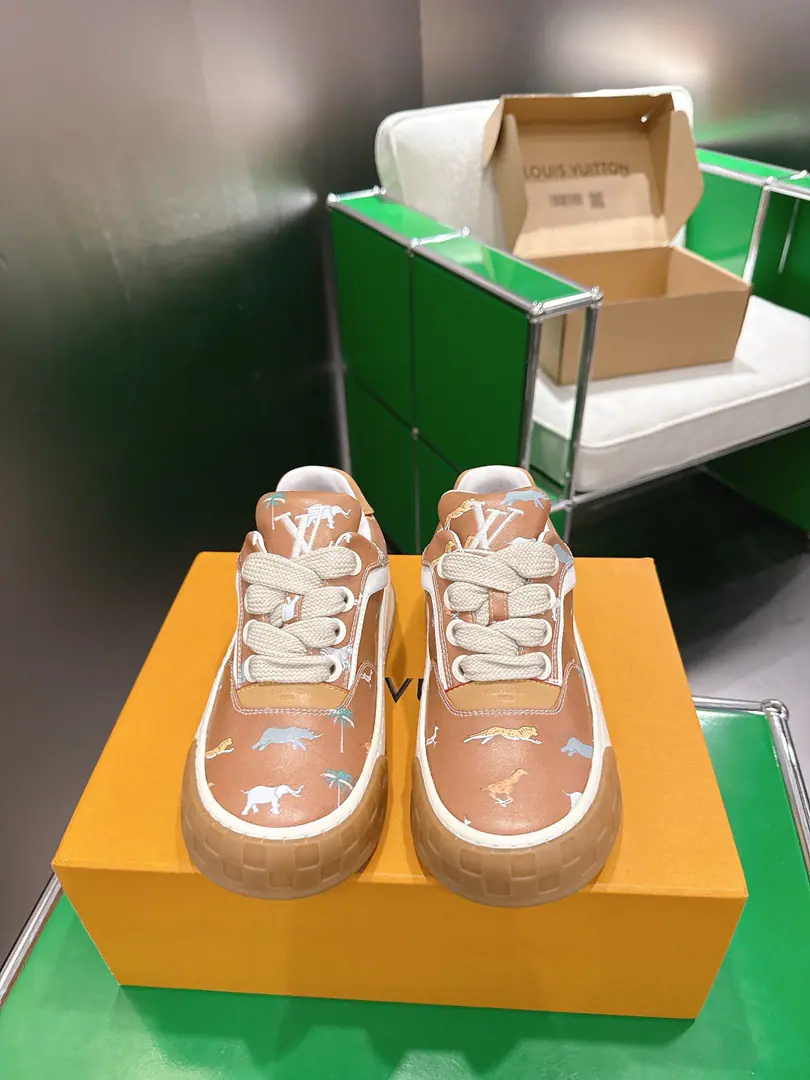 （k )LV Louis Vuitton.TILTED Sports shoes - Tetsu. Leisure shoes.‼️ IV Tilted I'll bring you a new shoe., Activation00The style of skateboarding., Add another standing option to the everyday pattern. Louis Vuitton. Monogram Patterns and Damier The classics of the glyphs.. A soft shape provides comfort to the feet., Don't make any more symphony with embroidery and the sculpturing.. Codes: 35-45