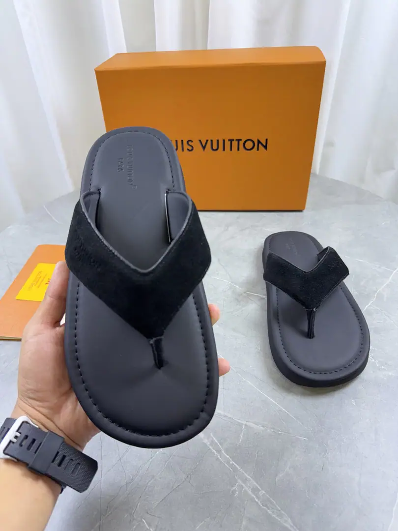 🌈LV | Louis Vuitton. ²⁰²³ 𝐬𝐬 🧡💚2026Spring and summer. Top Version‼️Original unamended The owner of the counter is making a new payment. Bread slippers. New hardware.🆕 ❥Requisition level！It's a great sense of excellence.！A huge amount of money from domestic and international bloggers., Old and fashionable. The upper toe blew up.！The boss's push.★ ━━━━━ ЅᏇєєt ━━━━━ ▪️Shoe.: Original-made cow-coloured fabric ▪️Uchi.: In sheep. ▪️Otsumi!: Rubber bubbles are high-end, deep-ground. ▪️Shoes.: 38-47（46-47Custom without re-offer）Batch