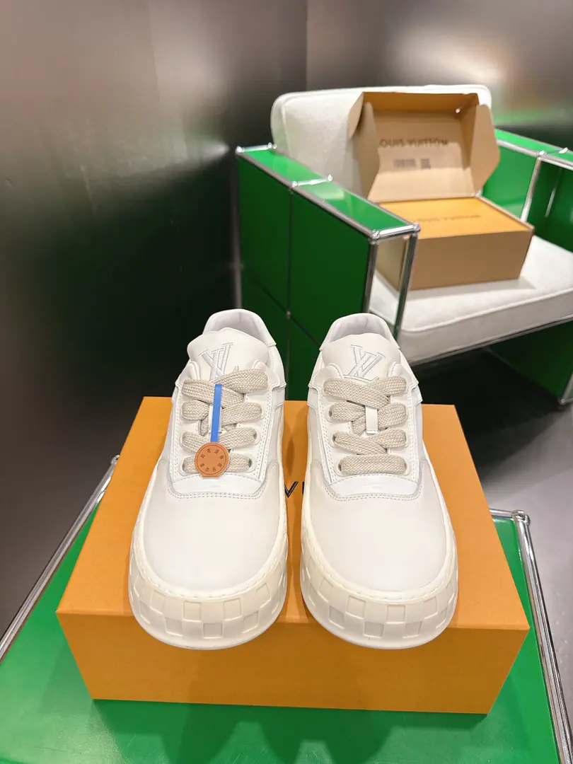 （k )LV Louis Vuitton.TILTED Sports shoes - Tetsu. Leisure shoes.‼️ IV Tilted I'll bring you a new shoe., Activation00The style of skateboarding., Add another standing option to the everyday pattern. Louis Vuitton. Monogram Patterns and Damier The classics of the glyphs.. A soft shape provides comfort to the feet., Don't make any more symphony with embroidery and the sculpturing.. Codes: 35-45