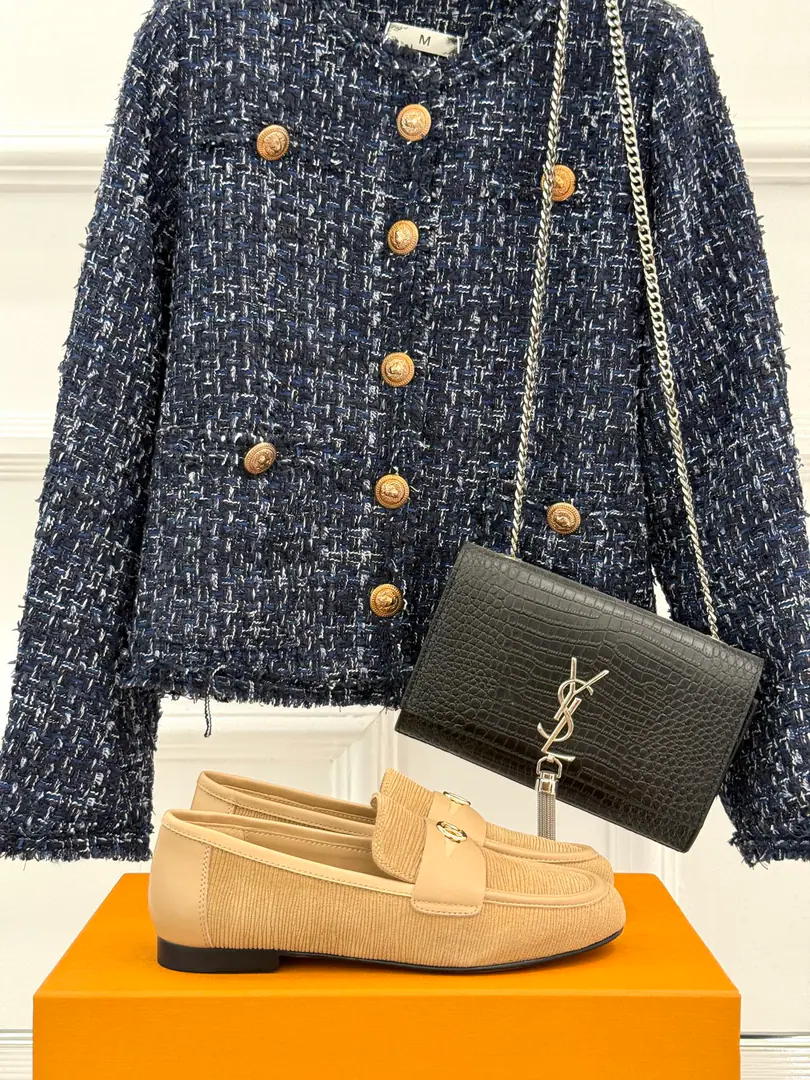 🏧𝐋𝐕The new donkeys and the new Fashion Shoes. The first time I saw it, I was grassed. The French wind is full of it. And the upper feet are very stylish. And a hundred. The fabric is imported with calf skin. The insides are all sheep's skin. Italian imports are so thick. Codes35-41 [40.41Custom]