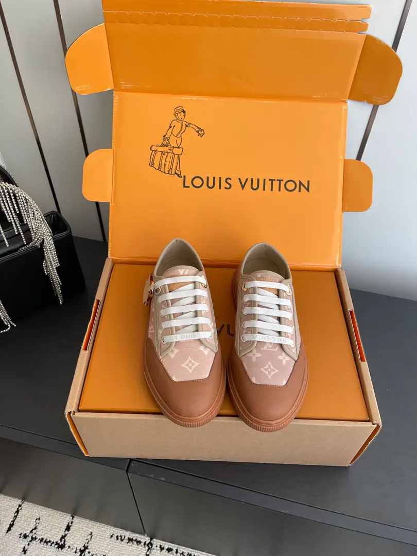 🏧𝐋𝐨𝐮𝐢𝐬 𝐕𝐮𝐢𝐭𝐭𝐨𝐧Louis Vuitton. New paragraph LV LagoonThe Danin Cowboy Series, old-time sails, skateboard shoes, leisure sneakers. Original purchase development for sale Whole pair of shoes.ZpDevelop and build, All Custom Materials The only one who can be a big shot. Codes: 35-41（40 41Make a reservation.）