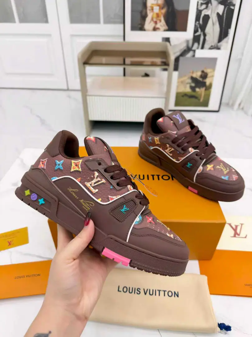 Top Version New UpgradeLV-Louis Vuitton.-A classic show., Empty glue process, Original1: 1Repeat！The upper foot is very comfortable. Luxury materials, - I'm doing a little work., The bottom print is European English letters. The shoe face is combed by Italian cattle skin., It's branded on the side.LOGOSigns and signatures, The latest emulsion pad.+The netted inside., I'm so comfortable with my feet., Original factory-specific double colour,TPUGroup Bottom, Packet process, The locks of the solidity.. Fabulous.: Uniquely customised head-deck skin. Parts: A private model.VuittonMarking Uchi.: Customize silk slides.--In the top silk cow. Otsumi!: TPUGroup Bottom, Slender-resistant yellow-proof. Foot.: New emulsion pads.--The veil is sweaty. Pool process: All computer needles are wired., Shoeheads. Backset Cold thermal mode. Laban condoms, medium and low.logoStripes Box packing: Shoe belt. Certificate Card Notes Accreditation Accreditation Dustproof bags The best wrapper on the net. Female: 35-40 Men39-45 （38/46Make a no-refund order.）！