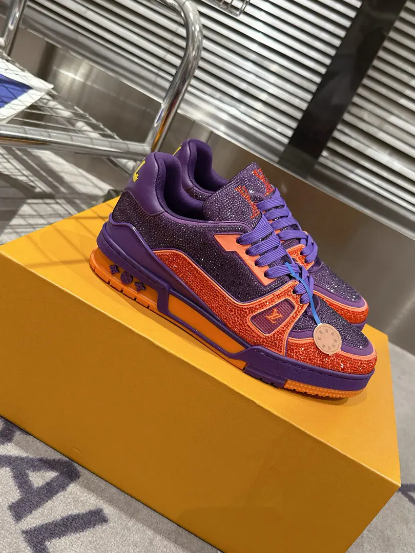 🏧𝗟𝗼𝘂𝗶𝘀𝗩𝘂𝗶𝘁𝘁𝗼𝗻Couple money.👫" LV trainerGlobal limitbulingbuling✨The top-of-the-shoe Quality of the Recreational Sports Shoes Series！ Louis Vuitton, Director of Art.Virgil Abloh The new revolutionary work that we've brought in. I want to put street style into shoe-shoe fashion., More young., Diversity. You're more personal with different socks.😍 Original custom-made cow skin.A special stamped cowboy cloth package. The luxuries of the membrane crystals can't drill. Packet process Solid sewn by locks TPUThe original is comfortable. Full package with original gift box Size35-45 [Women40.41Men45Do it.]