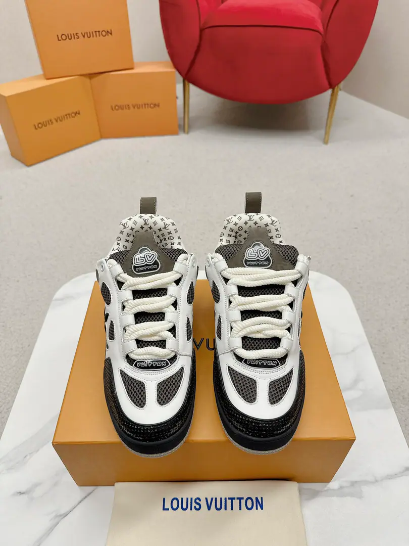 🅿️ Louis Vuiton·Louis Vuitton.🍀 🍀 LV SkateA series of bread shoes.-Skis.-Basketball shoes.-Leisure sports shoes Top Version🔝Original purchase development for sale👍🏻[Fireworks]LV SkateFrom2020Start extensionThe ViewProfessional skateboarding., It's been going on.90The big ones.. The designers added the stylish element., Like open-faced shoes and tongues and direction.Axion, esandDCThe strap of honor.. This one.LVSK8The sneakers are different from the typical skateboard shoes., It's made of cowbucks., WithTPUArranged andMonogramTexture. And finally..., And on his heels and his tongue.logoAnd the side flower pattern.. ☑️ Fabulous.:Original customized head-level cattle skin+Airnet. ☑️ Uchi.:The original imported air network. ☑️ Codes:Women35-40 Men39-44（Women40 Men45.46Custom No re-election.）