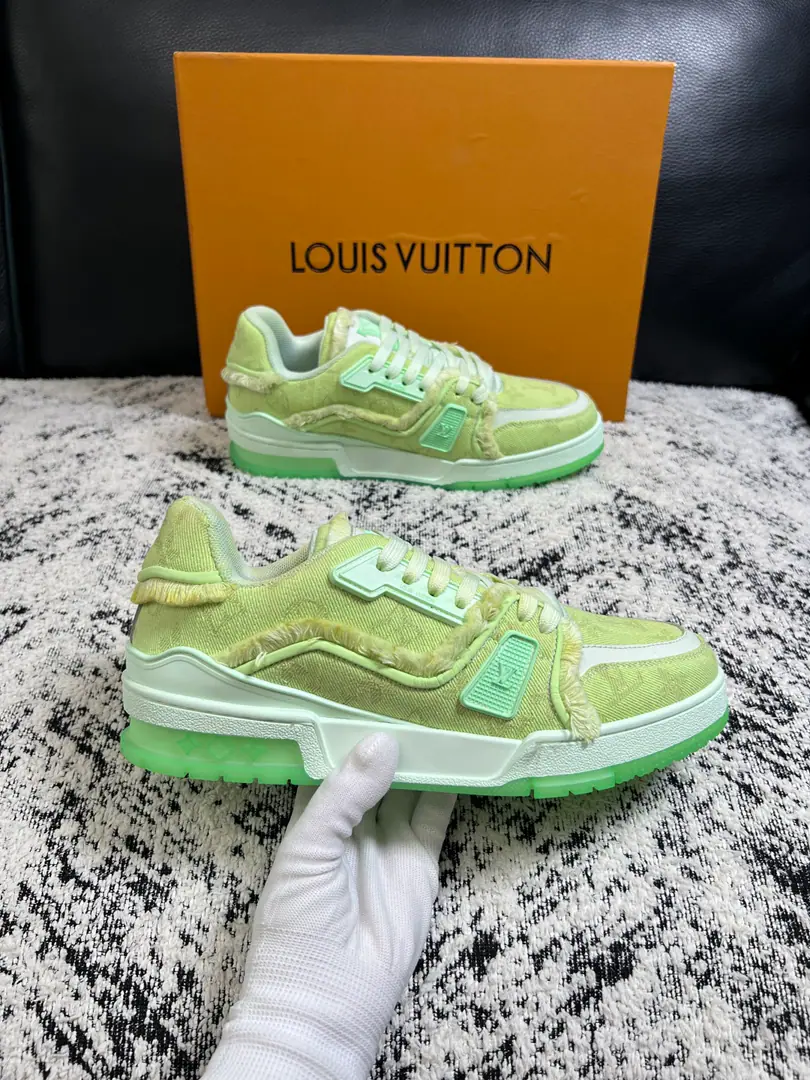 Lv High Quality Top-level craft Louis Vuitton., Stapleboard Shoe Counter Synchronizes the original plant configuration, The shoes are for the pasta., The import net is soft and comfortable., Shoes under the sole.: The original plant is used for the original base., TPUIt's super comfortable to be a sole-acting base., The original factory and the single., Couple money. Codes Women35-39 Men39-44 （Make a reservation.38 45 ）