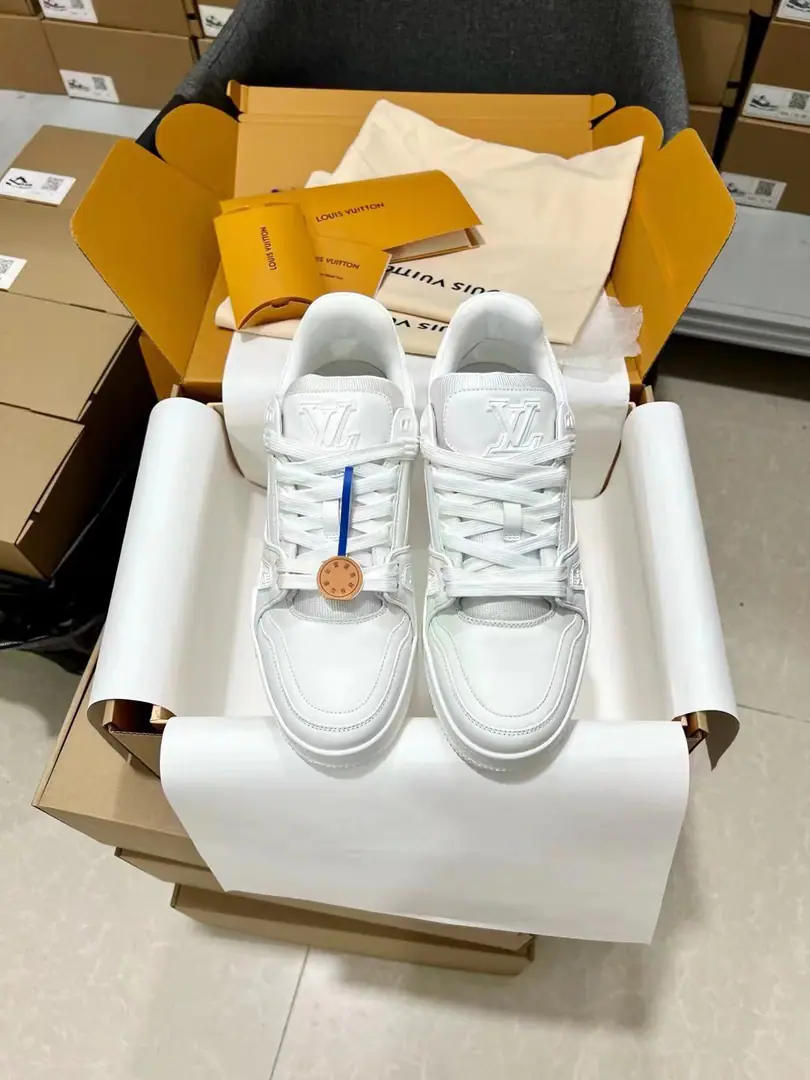Top-level requisition version LV trainer "Couples set a series of leisure basketball shoes. ♪ The value of the face ♪ - The upper foot is fried., Every color is a giant.！The Tide Man needs a single item.🛍 Original customized pressure-cut grains, calf skin.（Non-market super-fibre skin You have to distinguish.！）The symmetrical old flowered mounds the cowboy cloth.. All the accessories are as they were.1:1Custom Even the shoelaces are colored.1:1Make a reservation.. Original Unique private modelTPUOtsumi!. Many of the little heart designs have to be original to be able to see what they're doing., The essence is the detail.！Original Condom Chips Card Sensitivity direct in.lv Official Network😏 Recurse ceiling level Full package of fine airplane gift boxes Please accept my quality.‼️ Please be careful with the market traffic.！ Codes: 35-44（Men38/45I'll make sure I don't change it.）