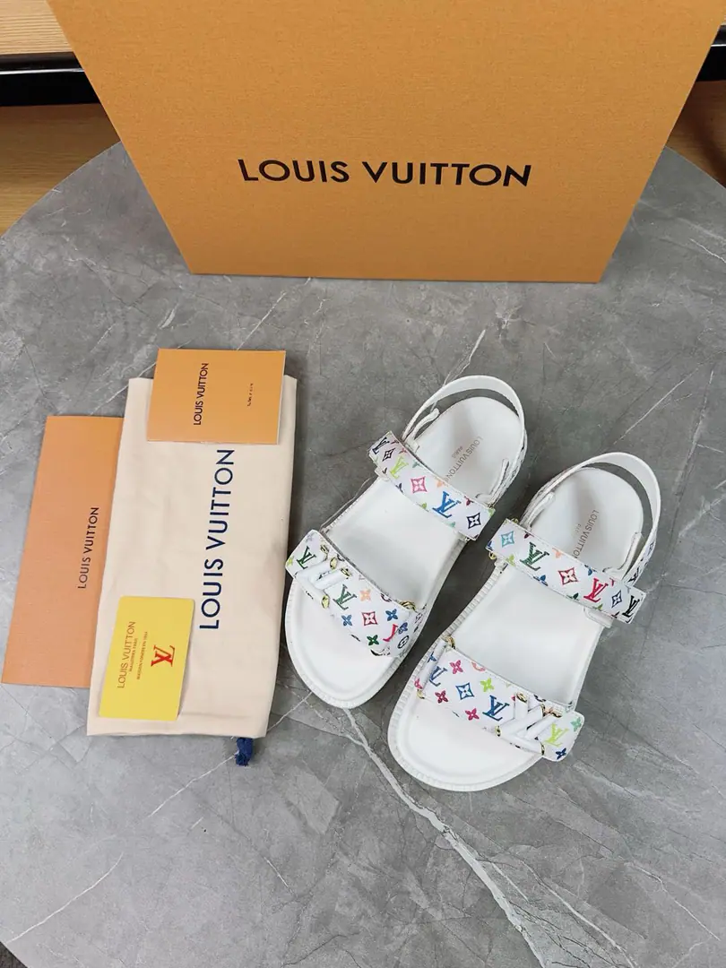 🌈LV | Louis Vuitton. 🧡💚2025Spring and summer. Top Version‼️Original unamended The owner of the counter is making a new payment. New sandal shoes. New hardware.🆕 ❥Requisition level！It's a great sense of excellence.！A huge amount of money from domestic and international bloggers., Old and fashionable. The upper toe blew up.！The boss's push.★ ━━━━━ ЅᏇєєt ━━━━━ ▪️Shoe.: Original Skin ▪️Uchi.: Bulls. ▪️Otsumi!: RubberpuGroup high-end bottom ▪️Shoes.: 35-45（35-45Custom）Batch