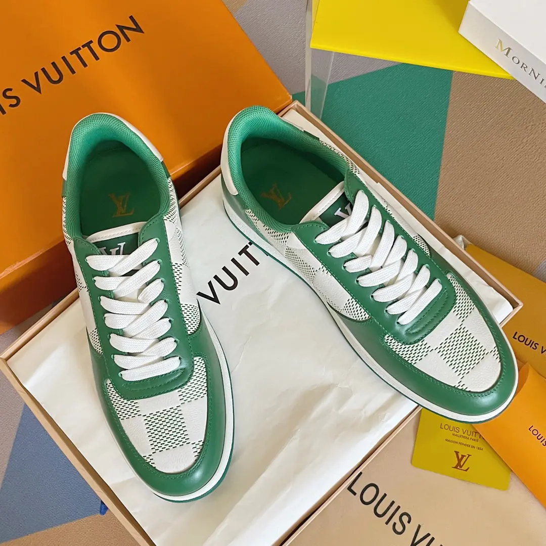 Top Version: Low Gang! LVLouis Vuitton. LHome. Donkey.RivoliSeries Ko Ko-kwan! Leisure Sports shoes Shoes. Original procurement development Make the goods. Paragraph Rivoli High-band sports boots for cow leather., ♪ To show the classics with a sharp brush Damier Pattern. But the steady Louis Vuitton sign shoe belts are constantly designed., Rubber external configuration refined. Send a cabinet for fine packaging🛍📦 ▪️Fabulous.: Original import of head-level cattle skin ▪️Uchi.: The original custom-made air network. ▪️Shoes under the sole.: Original modeling slide-proof rubber floor ▪️Bottom: 2.5CM ▪️Size: Men38-45